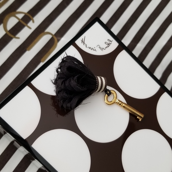 ❗Henri Bendel Lacquer Polka Dot and Stripe Brown and White Jewelry Box❗ - Picture 10 of 11